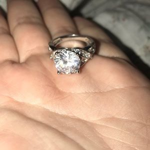 Sparkly ring with big diamond